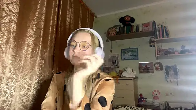 Snapshot of xX_Looola_Xx chatting on October 2, 7:19 pm xX Looola Xx online show from October 2, 7:19 pm