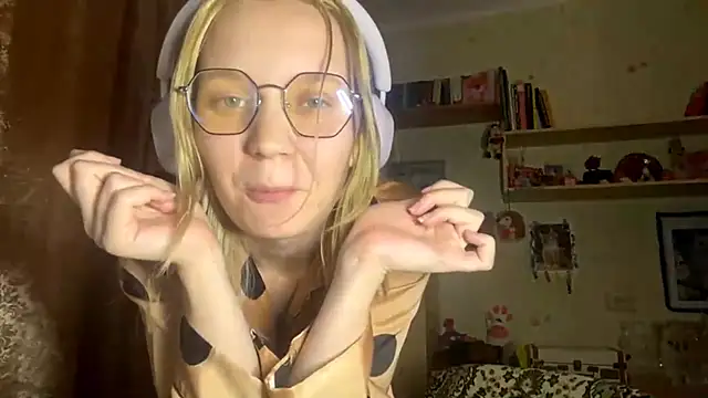 Snapshot of xX_Looola_Xx chatting on October 4, 7:40 pm xX Looola Xx online show from October 4, 7:40 pm