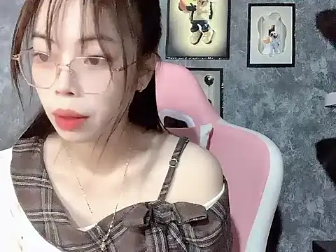 Snapshot of Ellie039 chatting on October 21, 4:22 pm Ellie039 online show from October 21, 4:22 pm