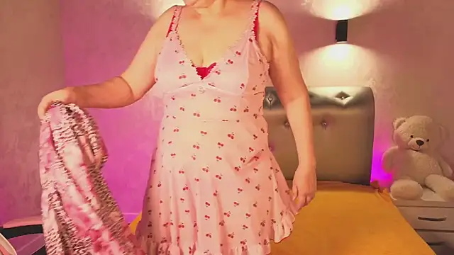 MilfCruze online show from October 20, 8:39 am