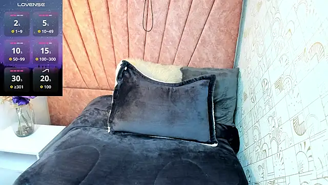 Issa Milf   online show from October 23, 1:50 pm