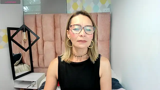 Issa Milf   online show from April 21, 1:18 pm