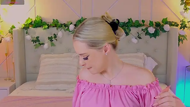 EllyLinn online show from April 21, 4:03 pm