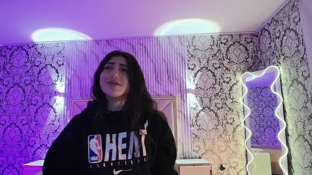 Ixchel tay online show from December 4, 4:15 am