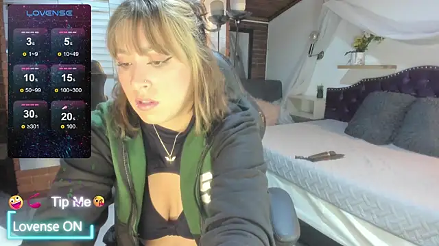 sophialyh 1 online show from April 6, 12:39 pm