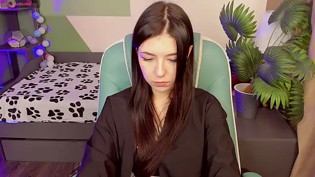 Snapshot of Azaliya_Haze chatting on October 11, 10:42 am Azaliya Haze online show from October 11, 10:42 am