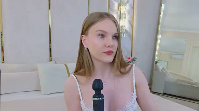 Lili Lohan online show from June 3, 5:08 am