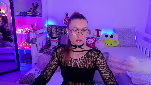 MysticRoxanne online show from December 1, 8:18 am