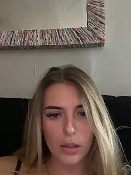 Snapshot of EllieEllxx chatting on October 11, 12:30 pm EllieEllxx online show from October 11, 12:30 pm