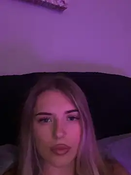 Snapshot of EllieEllxx chatting on October 18, 7:26 pm EllieEllxx online show from October 18, 7:26 pm