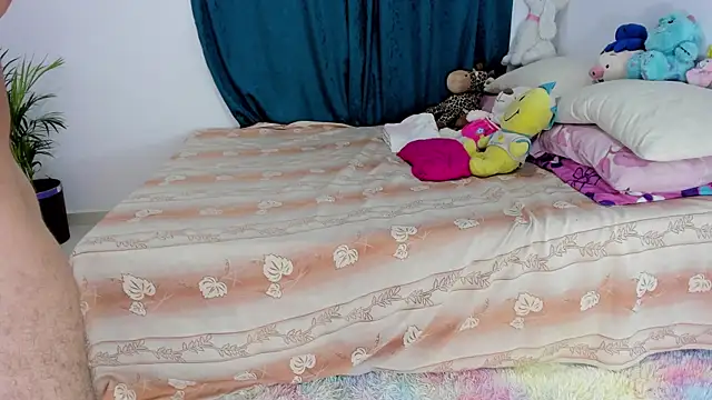 celesteyorucso1 online show from April 12, 7:55 am