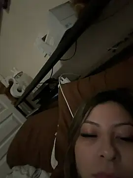 bunnygorl12 online show from May 10, 5:53 am