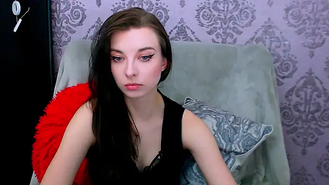 DominantLuna online show from May 20, 7:33 pm