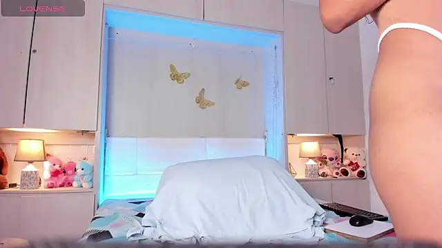 ChloeWiillow online show from April 14, 12:16 pm