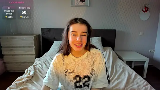 Snapshot of ShellyMoon_ chatting on October 6, 12:44 pm ShellyMoon  online show from October 6, 12:44 pm