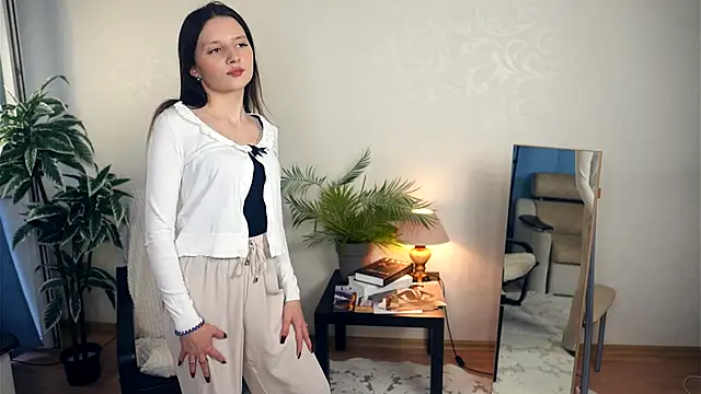 JanellHousen online show from October 14, 5:32 am