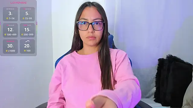Snapshot of aleaa_x chatting on October 22, 12:59 am aleaa x online show from October 22, 12:59 am