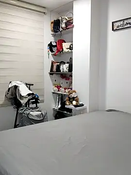 Zoe riivas online show from June 3, 1:39 am