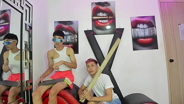 VERY HOT GUYS online show from November 23, 1:52 am