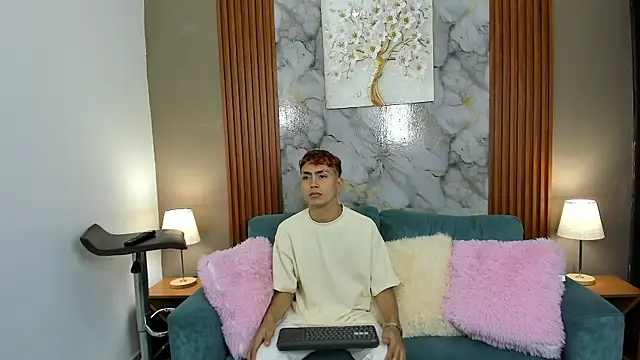 VERY HOT GUYS online show from February 13, 2:40 pm