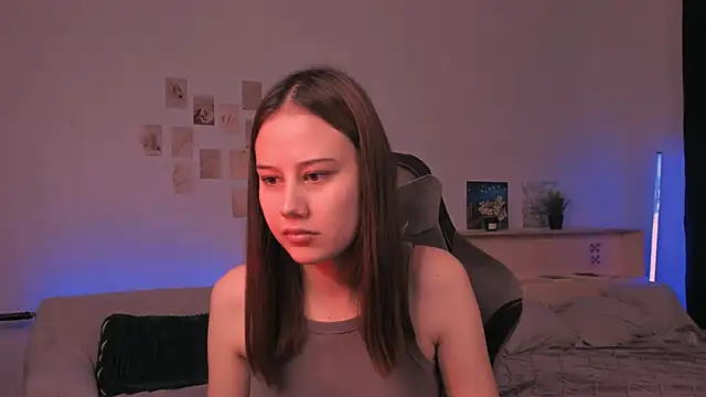 Snapshot of adelle046 chatting on October 22, 12:54 pm adelle046 online show from October 22, 12:54 pm