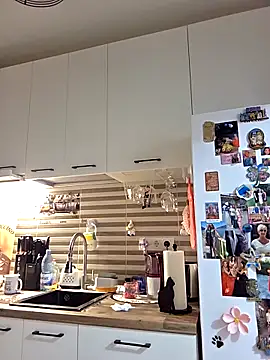 KirraWhite online show from November 9, 3:52 pm