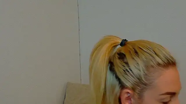 Sia a online show from January 6, 6:50 am