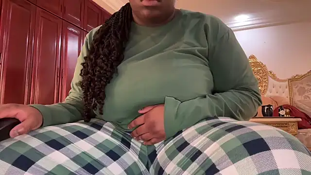 nanaisbackk online show from November 30, 12:42 pm