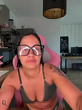 LaPetiteKim online show from June 2, 8:04 am
