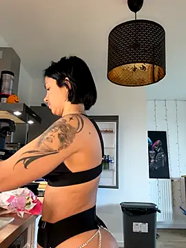 LaPetiteKim online show from November 27, 8:39 am