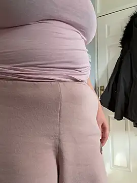 MadelineLeah online show from June 18, 4:23 pm