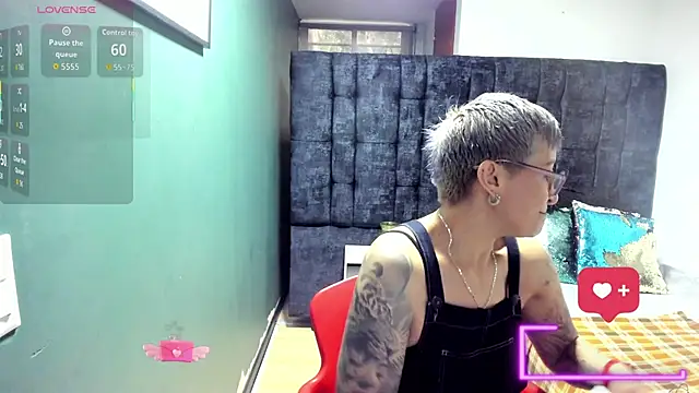 Charlotte  Gray online show from December 22, 7:39 pm