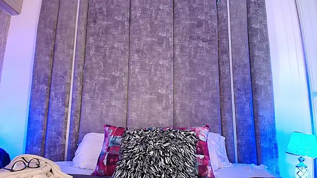 MeganR  online show from March 3, 11:27 am