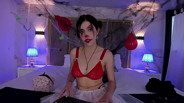 MeganR  online show from October 31, 11:58 am