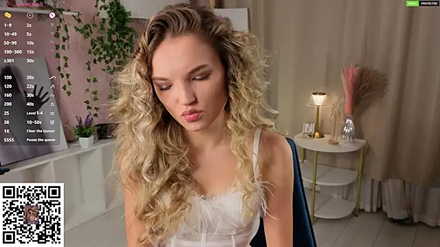 JulieLupo online show from December 22, 6:16 am