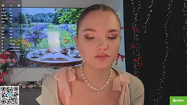 JulieLupo online show from March 10, 6:06 am