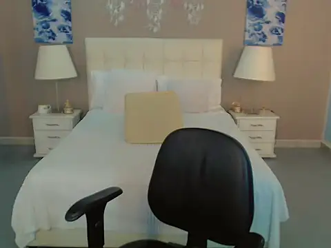 Luna LaFontaine online show from November 7, 12:00 pm