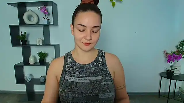 OliviaMontgommery online show from November 11, 6:53 am