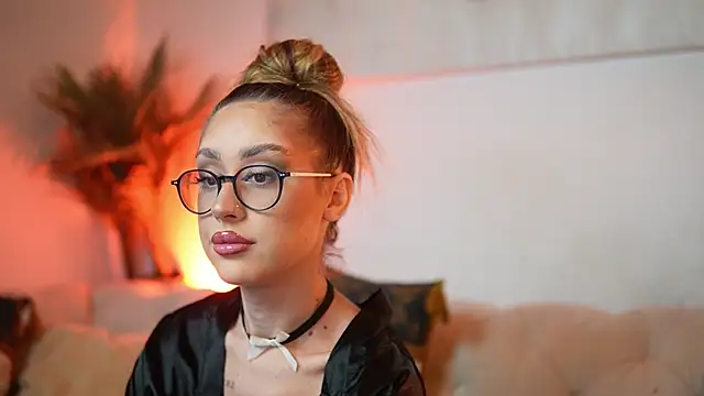 AileenKiss online show from December 19, 9:40 pm