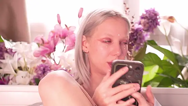 RanyThomson online show from November 15, 12:39 pm