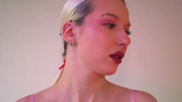 RanyThomson online show from April 15, 3:12 pm