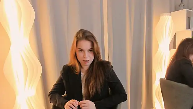 Snapshot of ToniaRoehr chatting on October 4, 7:47 am ToniaRoehr online show from October 4, 7:47 am