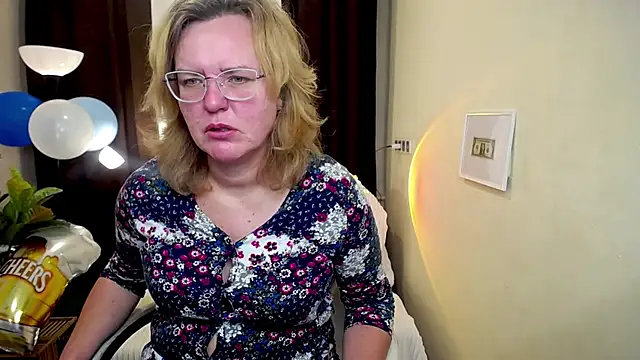 VestaWoody online show from October 5, 6:18 am