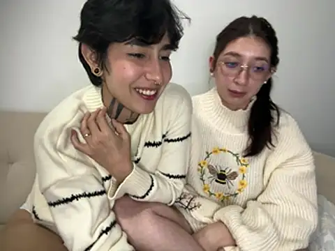 DaisyEmily online show from March 12, 11:40 pm