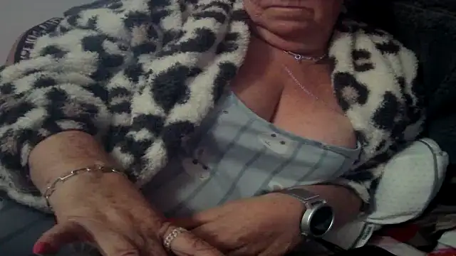 Playful MILF Demi online show from May 16, 6:49 am