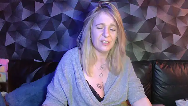 Delichieuse5 online show from March 31, 7:47 pm