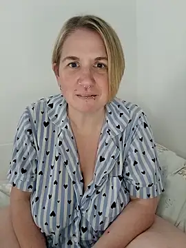 Snapshot of LaceyWestxx chatting on October 11, 5:37 pm LaceyWestxx online show from October 11, 5:37 pm