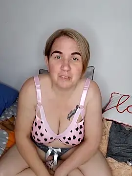 Snapshot of LaceyWestxx chatting on October 27, 5:52 pm LaceyWestxx online show from October 27, 5:52 pm