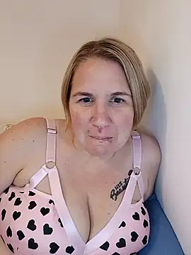 Snapshot of LaceyWestxx chatting on October 9, 5:06 pm LaceyWestxx online show from October 9, 5:06 pm