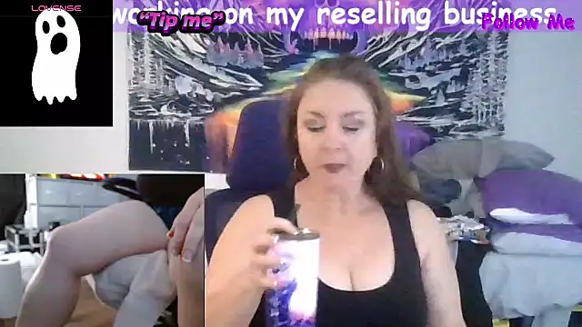 Snapshot of SuzieReigns1 chatting on October 16, 9:06 pm SuzieReigns1 online show from October 16, 9:06 pm
